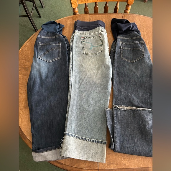 3 pair of super cute medium maternity jeans. - Picture 3 of 6